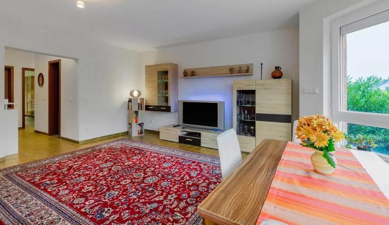 Modernes Apartment In Schoener Lage Dusseldorf Germany